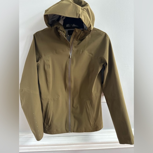 Lululemon Rain Rival jacket - Picture 15 of 16